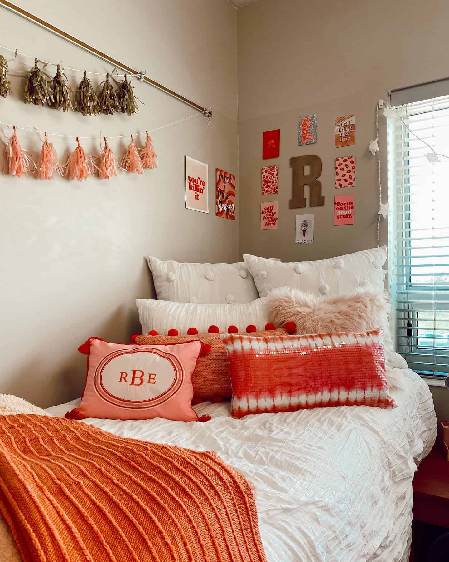 9 Insanely Cute Dorm Room Wall Decor Ideas - The Everyday College Girl