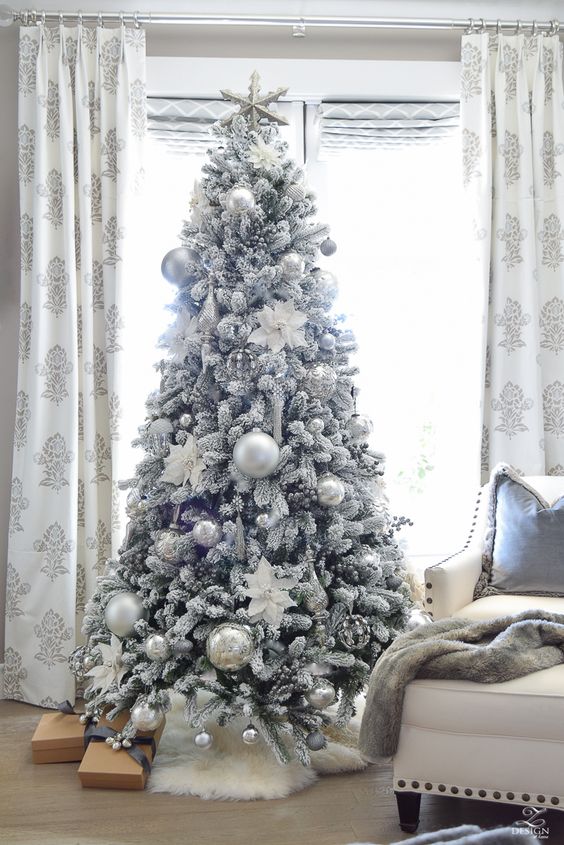 silver-christmas-tree-decoration