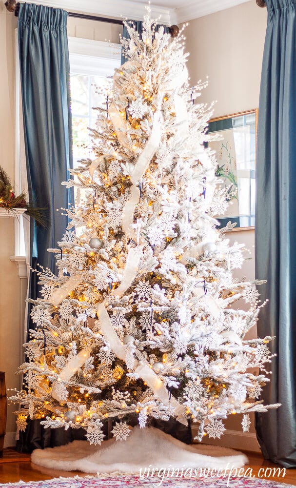 winter-wonderland-christmas-tree-decoration
