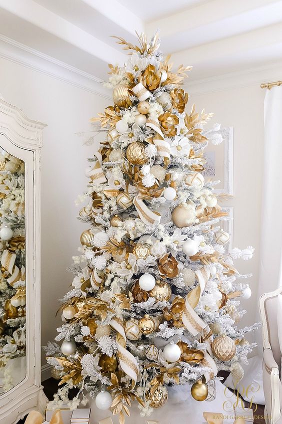 gold-and-white-christmas-tree-decoration